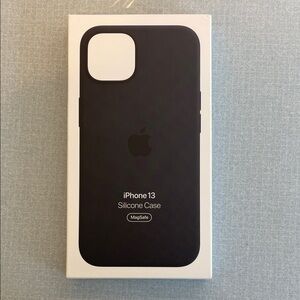 Apple iPhone 13 MagSafe Silicone Case - Midnight